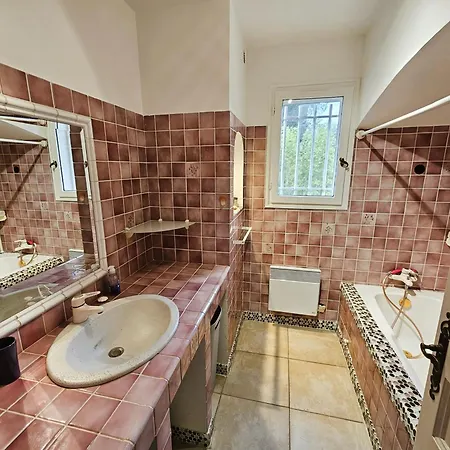 Villa Avec Piscine, Internet Et Climatisation.